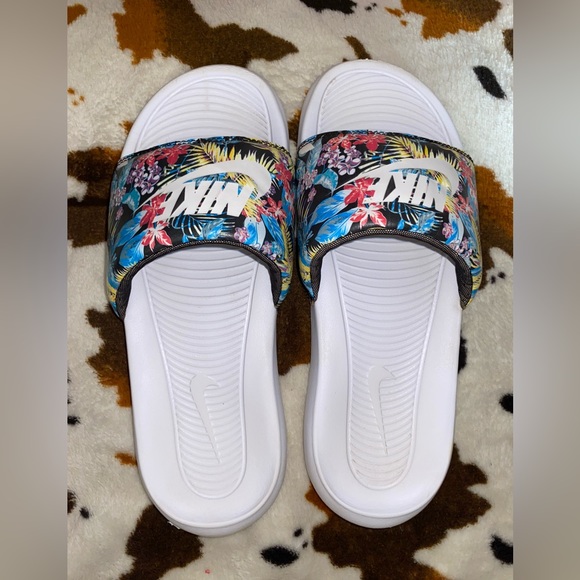 Nike Shoes - Nike slides